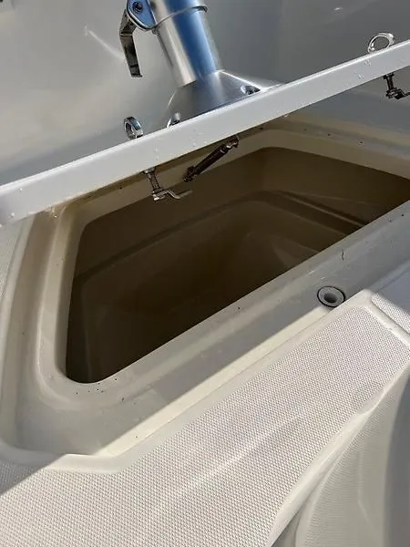 Slide: The Image of Boston Whaler Outrage Center Console 2017 - 41