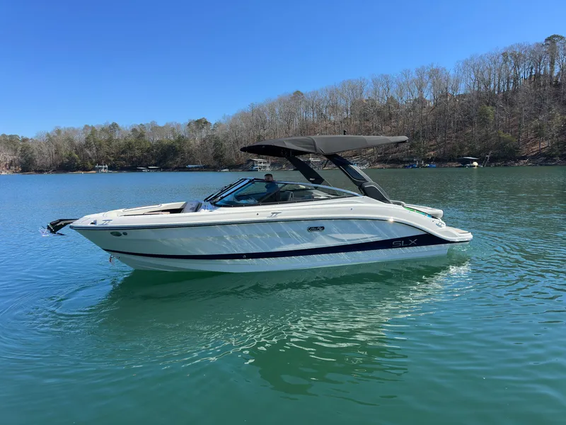 Slide: The Image of Sea Ray SLX 260 2026 - 2