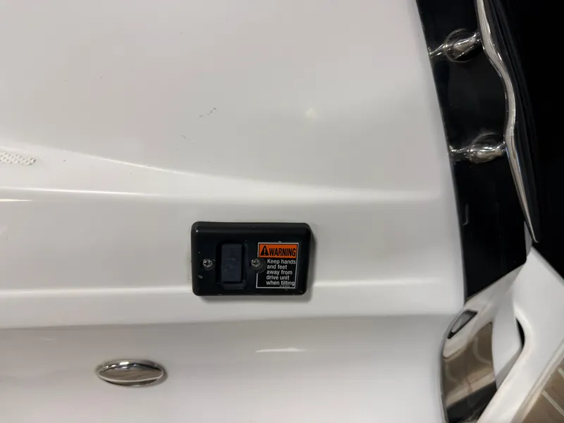 Slide: The Image of Regal 2800 Bowrider 2018 - 12