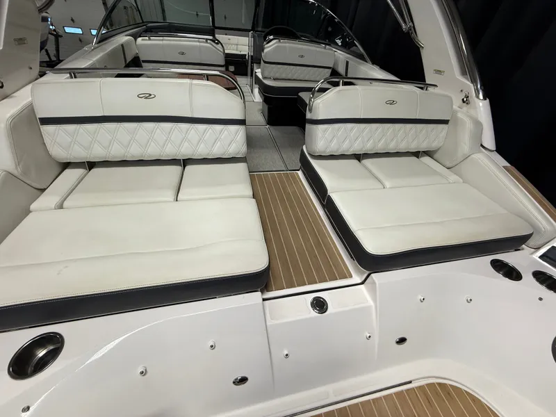 Slide: The Image of Regal 2800 Bowrider 2018 - 20