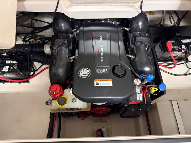 Slide: The Image of Regal 2800 Bowrider 2018 - 22