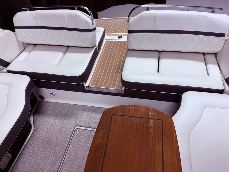 Slide: The Image of Regal 2800 Bowrider 2018 - 28