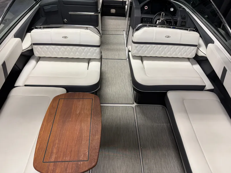 Slide: The Image of Regal 2800 Bowrider 2018 - 36