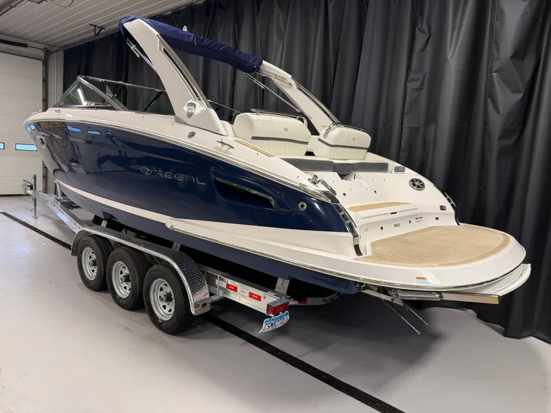 Slide: The Image of Regal 2800 Bowrider 2018 - 4