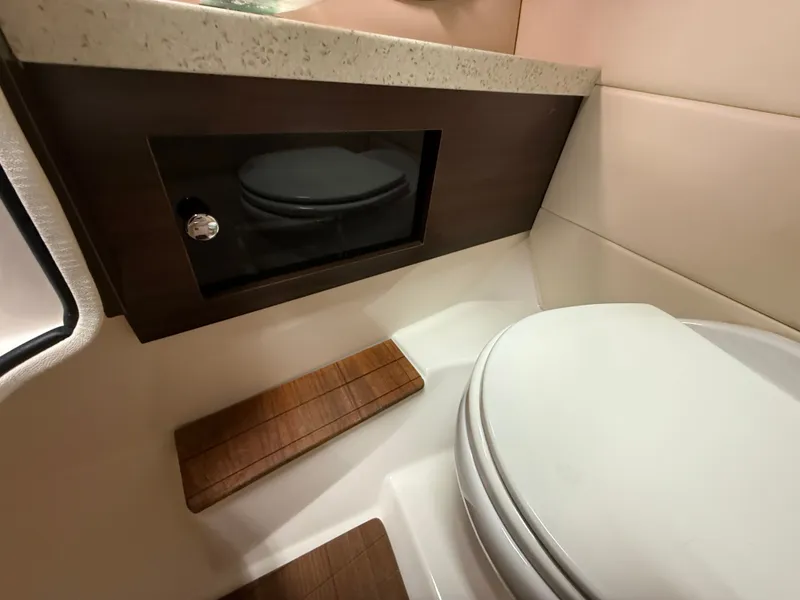 Slide: The Image of Regal 2800 Bowrider 2018 - 45
