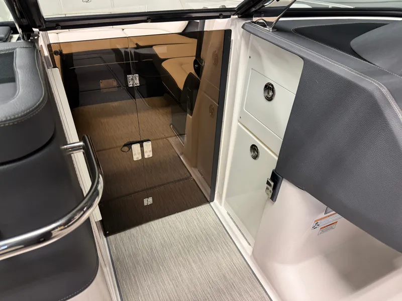 Slide: The Image of Regal 2800 Bowrider 2018 - 49