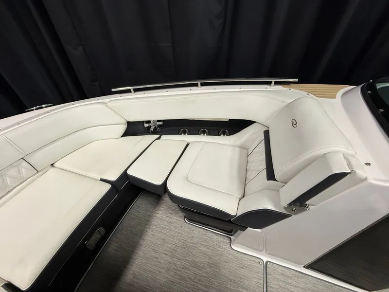 Slide: The Image of Regal 2800 Bowrider 2018 - 66