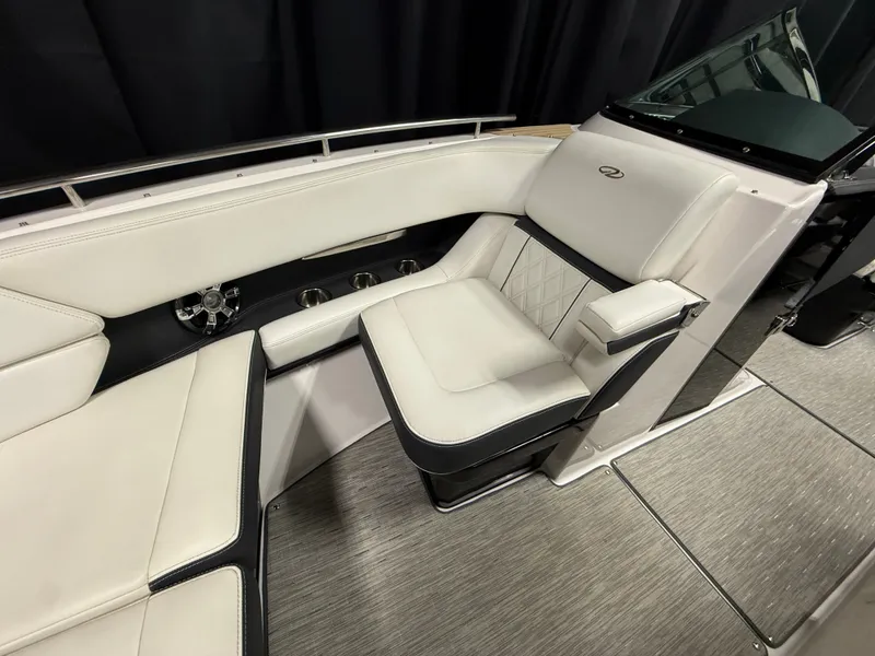 Slide: The Image of Regal 2800 Bowrider 2018 - 70