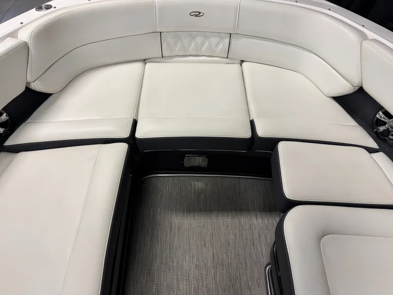 Slide: The Image of Regal 2800 Bowrider 2018 - 72