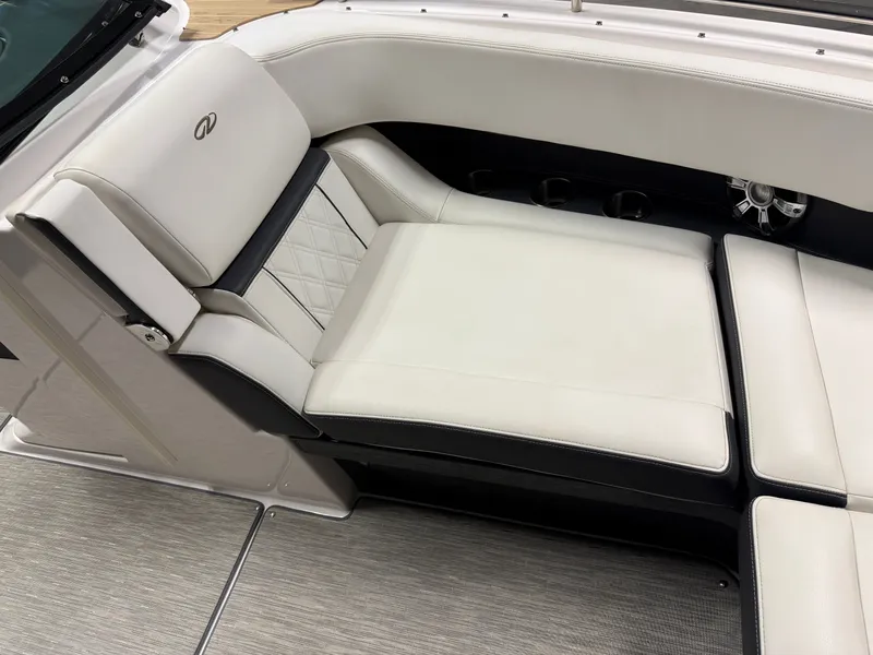 Slide: The Image of Regal 2800 Bowrider 2018 - 74