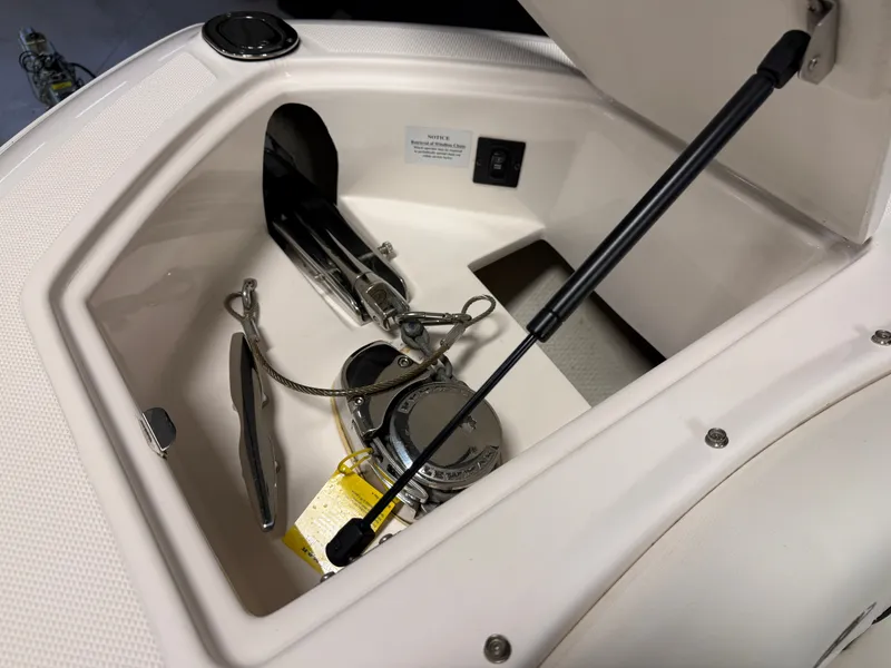 Slide: The Image of Regal 2800 Bowrider 2018 - 80