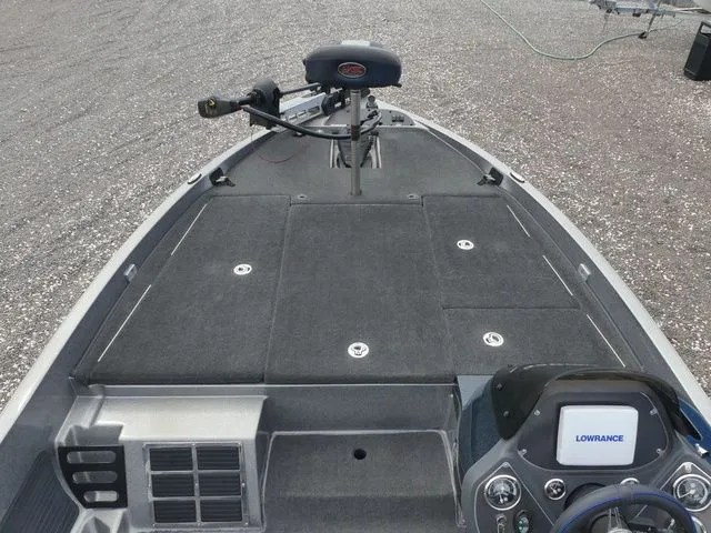 Slide: The Image of Ranger Boats Z518 Commanchee 2012 - 12