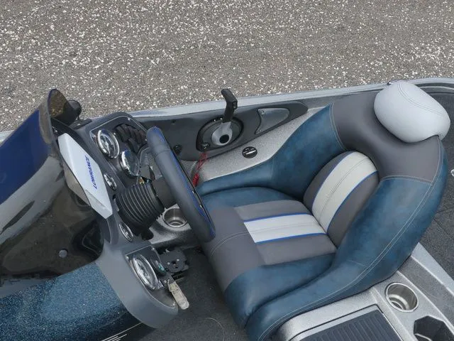 Slide: The Image of Ranger Boats Z518 Commanchee 2012 - 16