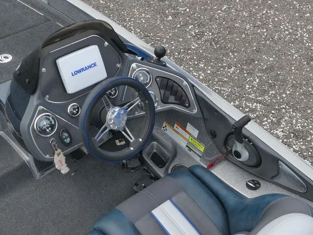 Slide: The Image of Ranger Boats Z518 Commanchee 2012 - 17