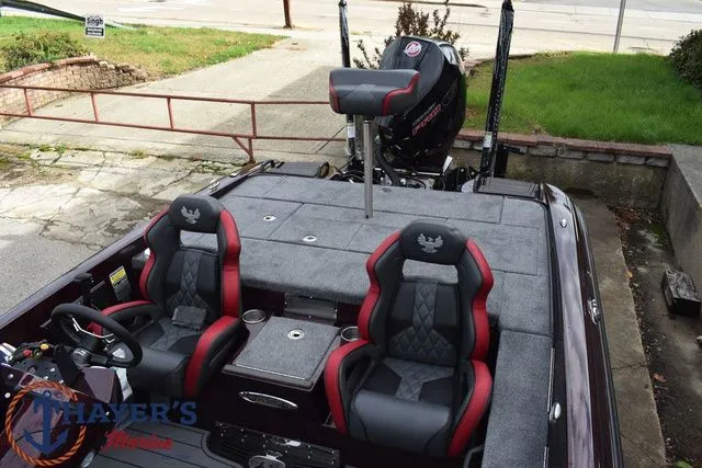 Slide: The Image of Phoenix Bass Boats 21 XE 2026 - 19