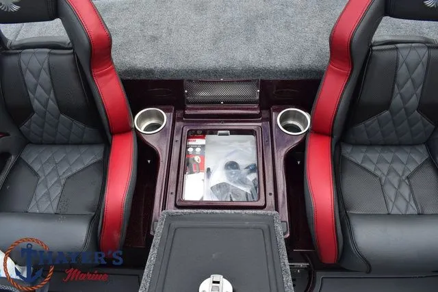 Slide: The Image of Phoenix Bass Boats 21 XE 2026 - 33