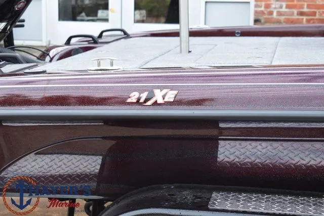 Slide: The Image of Phoenix Bass Boats 21 XE 2026 - 7