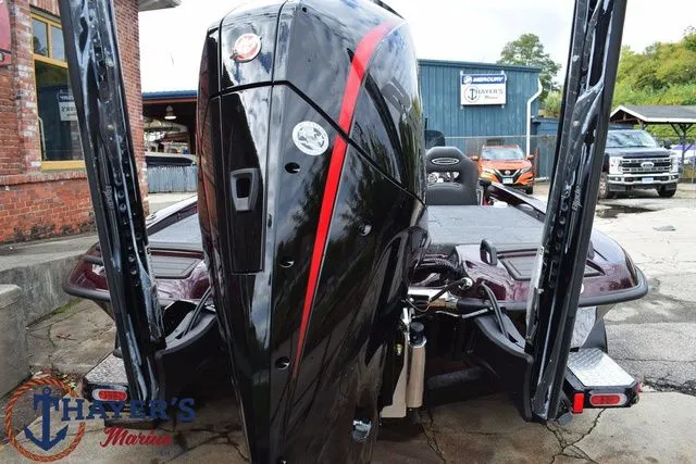 Slide: The Image of Phoenix Bass Boats 21 XE 2026 - 8