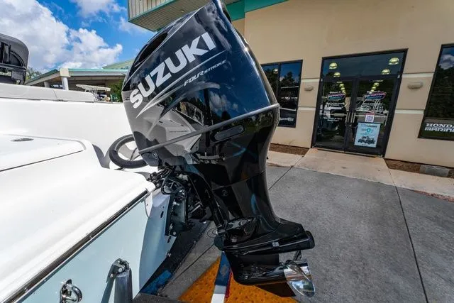 Slide: The Image of Sea Pro 222 Center Console 2026 - 10