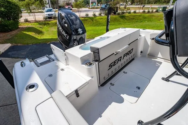 Slide: The Image of Sea Pro 222 Center Console 2026 - 11