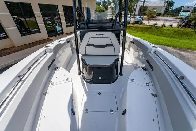 Slide: The Image of Sea Pro 222 Center Console 2026 - 24