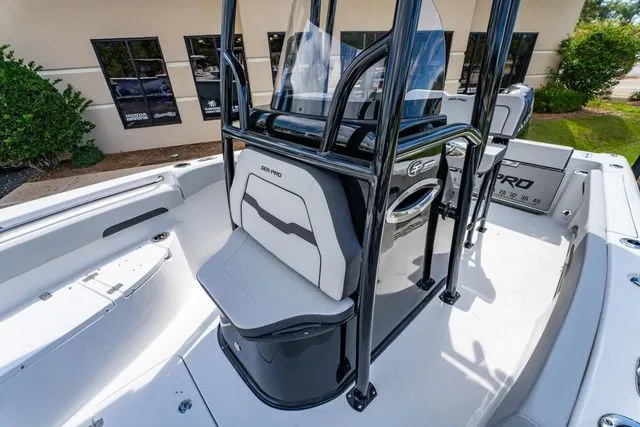 Slide: The Image of Sea Pro 222 Center Console 2026 - 26