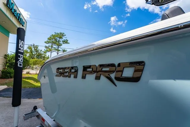 Slide: The Image of Sea Pro 222 Center Console 2026 - 7