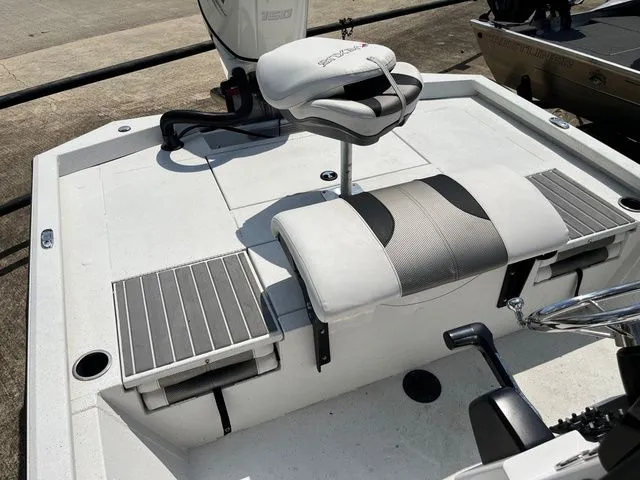 Slide: The Image of Vexus AVX1980CC 2019 - 13