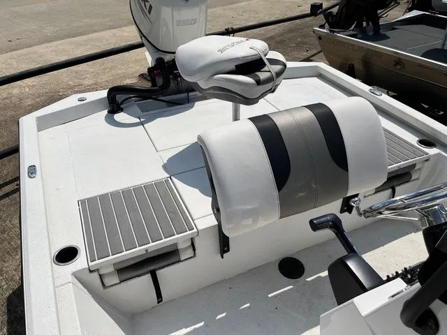 Slide: The Image of Vexus AVX1980CC 2019 - 14