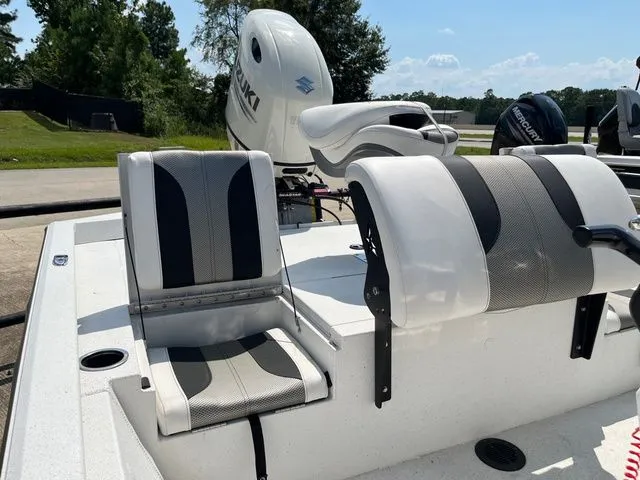 Slide: The Image of Vexus AVX1980CC 2019 - 16