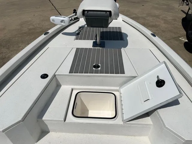 Slide: The Image of Vexus AVX1980CC 2019 - 17