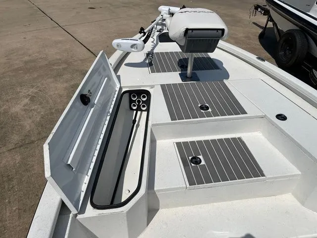 Slide: The Image of Vexus AVX1980CC 2019 - 20