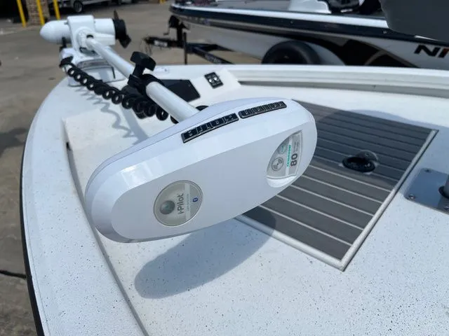 Slide: The Image of Vexus AVX1980CC 2019 - 5