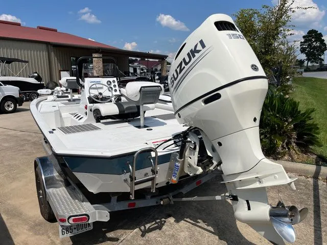 Slide: The Image of Vexus AVX1980CC 2019 - 6