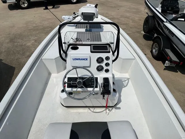 Slide: The Image of Vexus AVX1980CC 2019 - 7