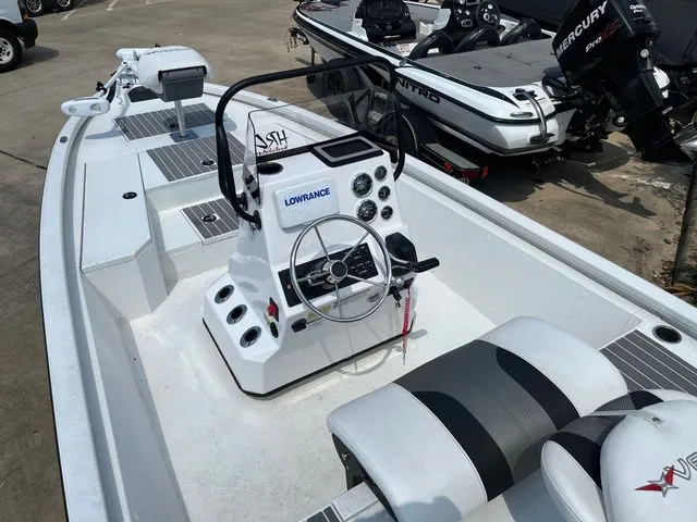 Slide: The Image of Vexus AVX1980CC 2019 - 8