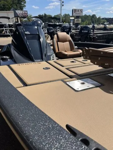 Slide: The Image of Xpress H17C Crappie 2026 - 10