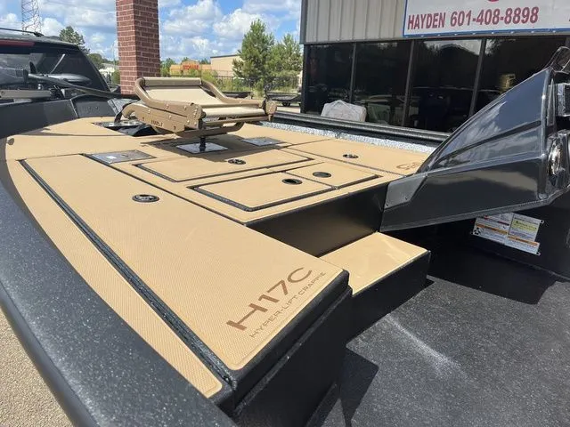 Slide: The Image of Xpress H17C Crappie 2026 - 18