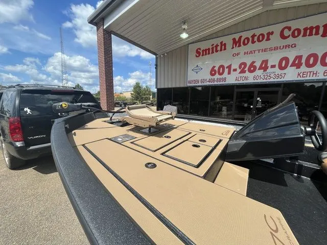 Slide: The Image of Xpress H17C Crappie 2026 - 6