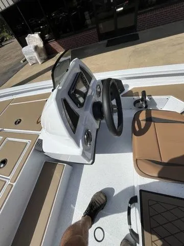 Slide: The Image of Xpress H18C Crappie 2026 - 16