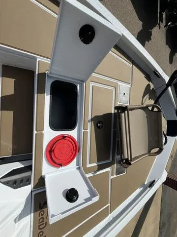 Slide: The Image of Xpress H18C Crappie 2026 - 18