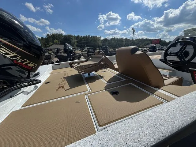 Slide: The Image of Xpress H18C Crappie 2026 - 8