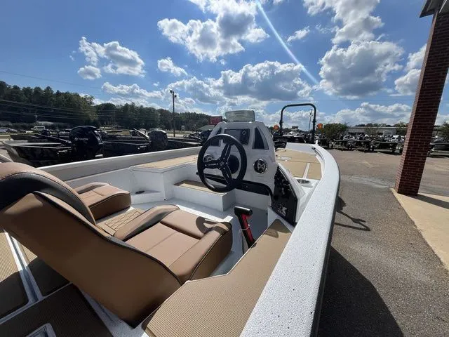 Slide: The Image of Xpress H18C Crappie 2026 - 9