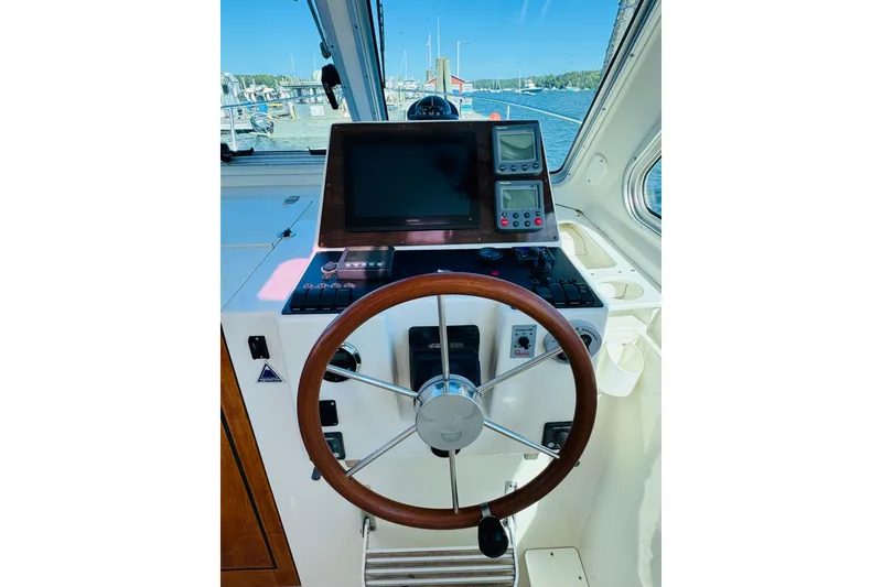 Slide: The Image of Helm of 2007 Back Cove 29 boat with steering wheel and navigation equipment. - 9
