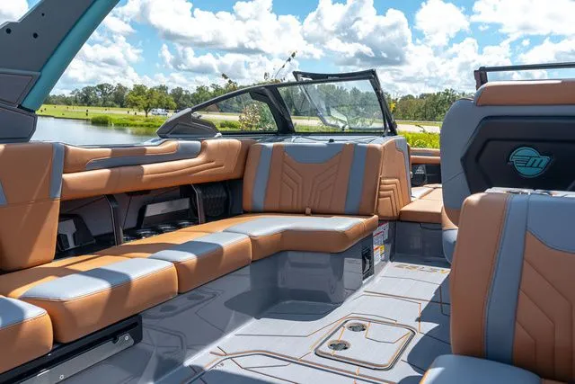 Slide: The Image of Malibu Wakesetter 25 LSV 2026 - 10