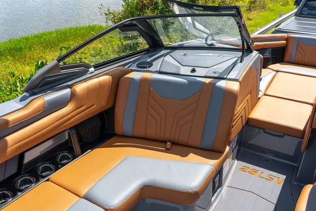 Slide: The Image of Malibu Wakesetter 25 LSV 2026 - 11