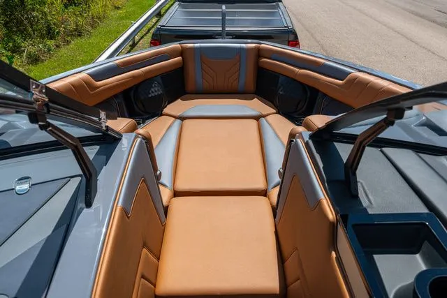 Slide: The Image of Malibu Wakesetter 25 LSV 2026 - 12