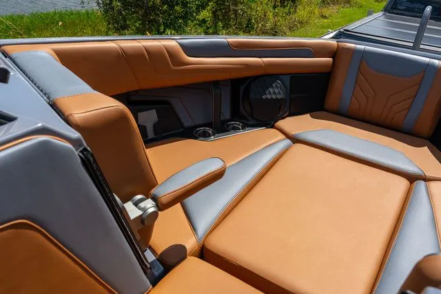 Slide: The Image of Malibu Wakesetter 25 LSV 2026 - 13