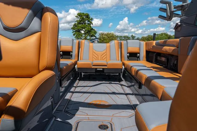 Slide: The Image of Malibu Wakesetter 25 LSV 2026 - 14