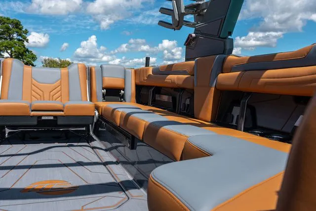 Slide: The Image of Malibu Wakesetter 25 LSV 2026 - 17